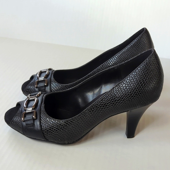 NWT Aerosoles Heel Rest Good Lux Peep Toe Pumps 9.5 Black Faux Snakeskin Pattern - Picture 2 of 16